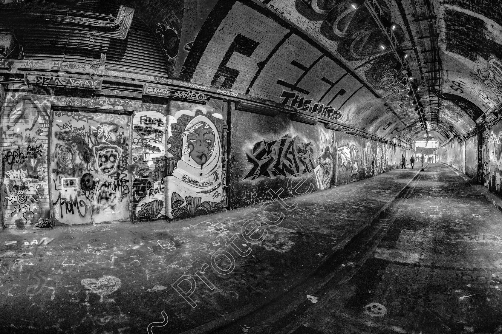 London-Street-Art-Tunnel