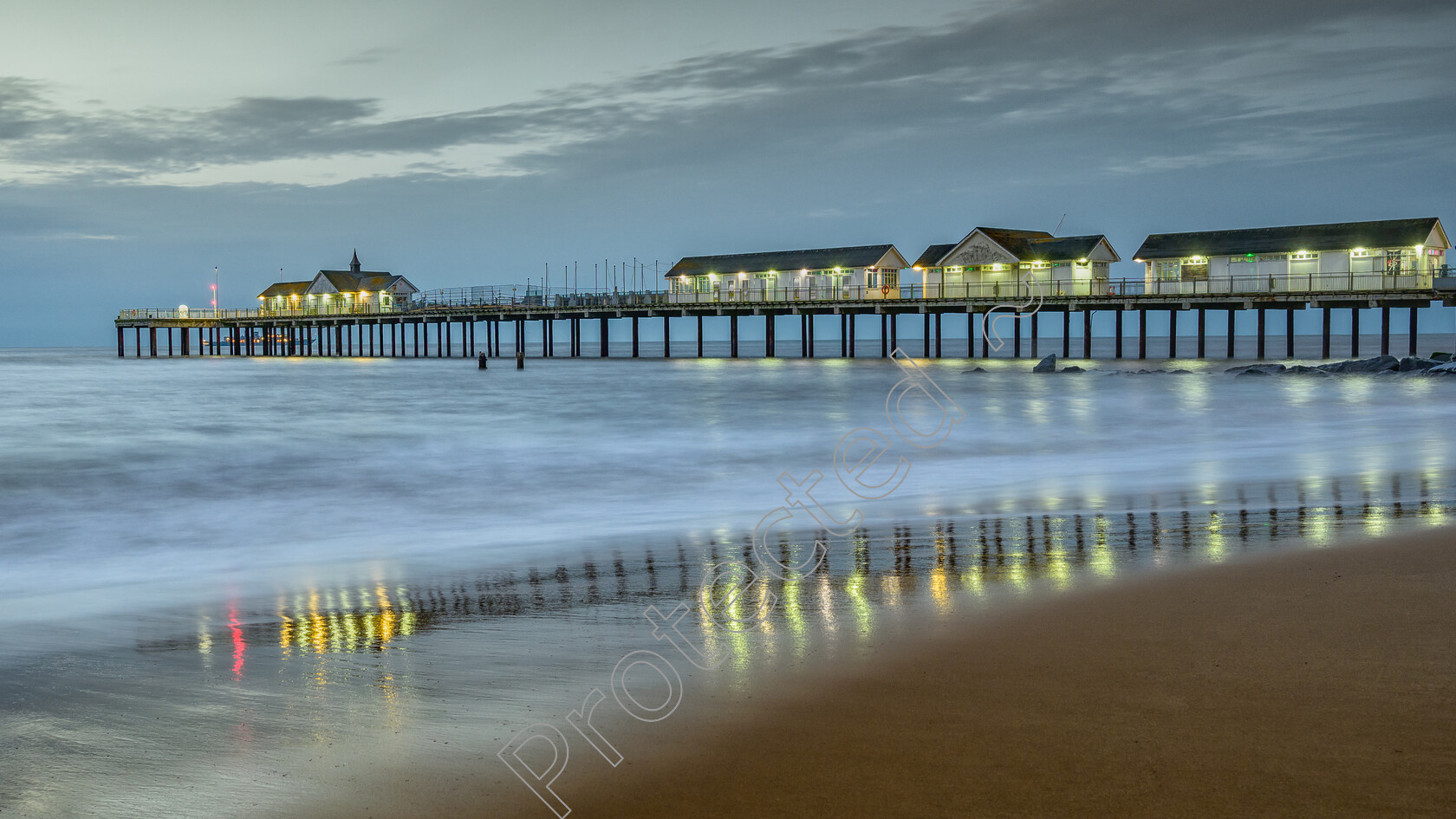 Blue-Hour-Morning-at-Southwold