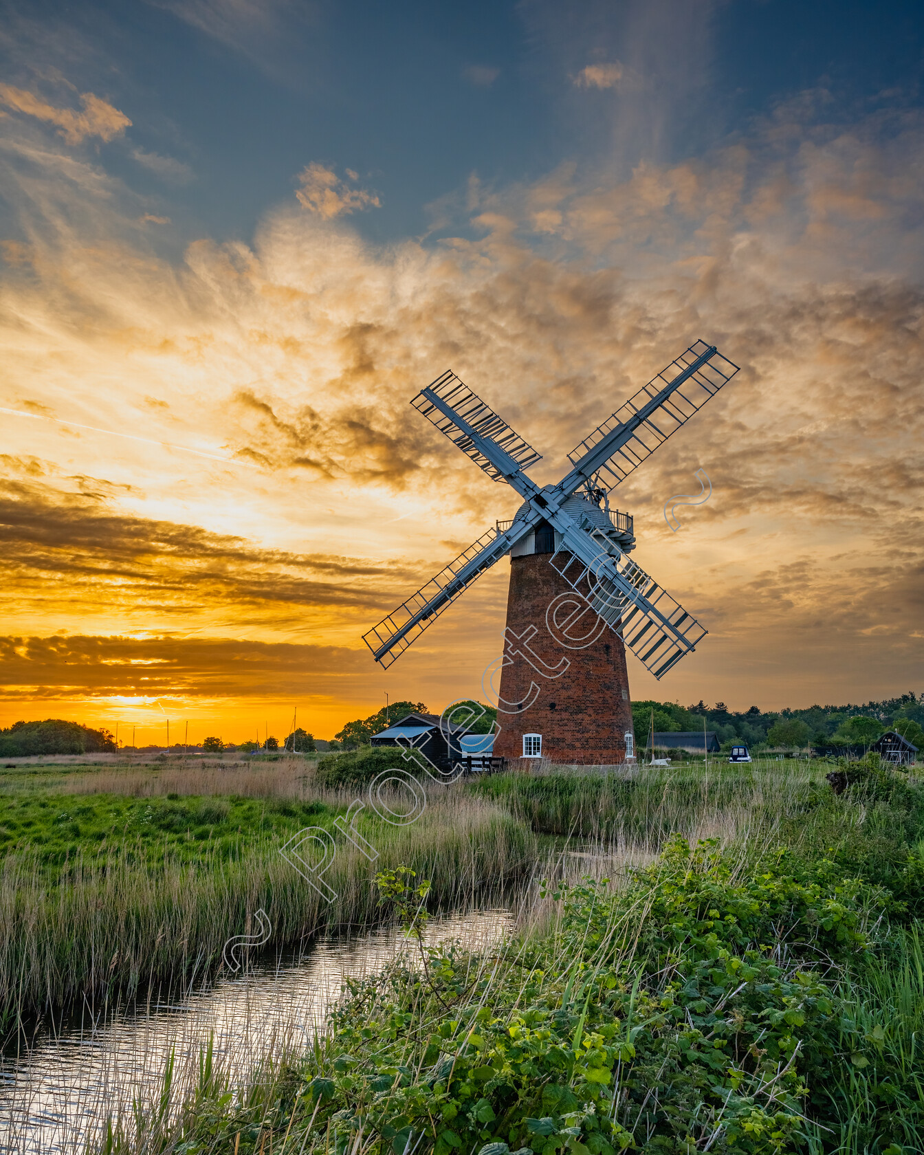 Horsey-Windpump-at-Sunset