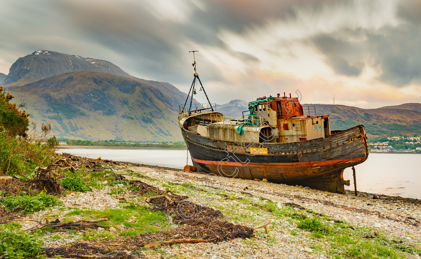 Scottish-Shipwreck-Closer-Up-Sky