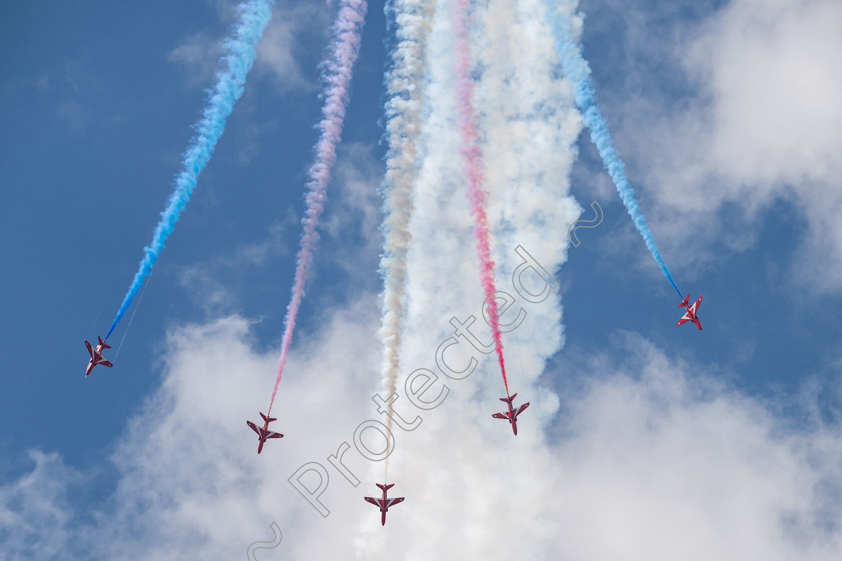 Red-Arrows-0007-Dive-and-Split